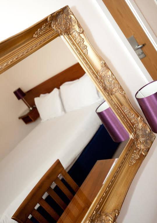 The Angel Hotel Alton  Ngoại thất bức ảnh